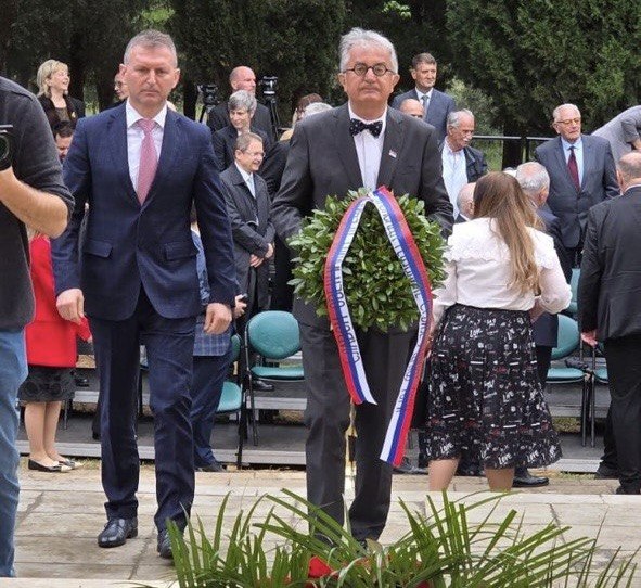 Полагањем вијенаца обиљежен Дан побједе над фашизмом: Амбасадор Србије одао пошту палим борцима