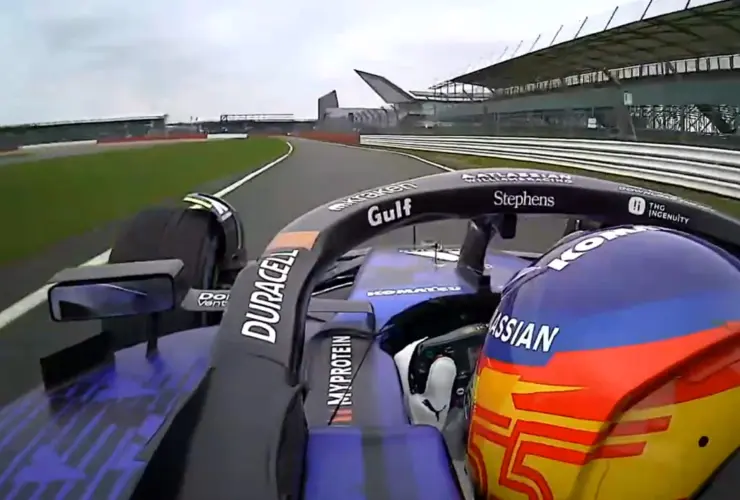 Guarda la Williams FW47: Sainz e Albon in gara emozionante