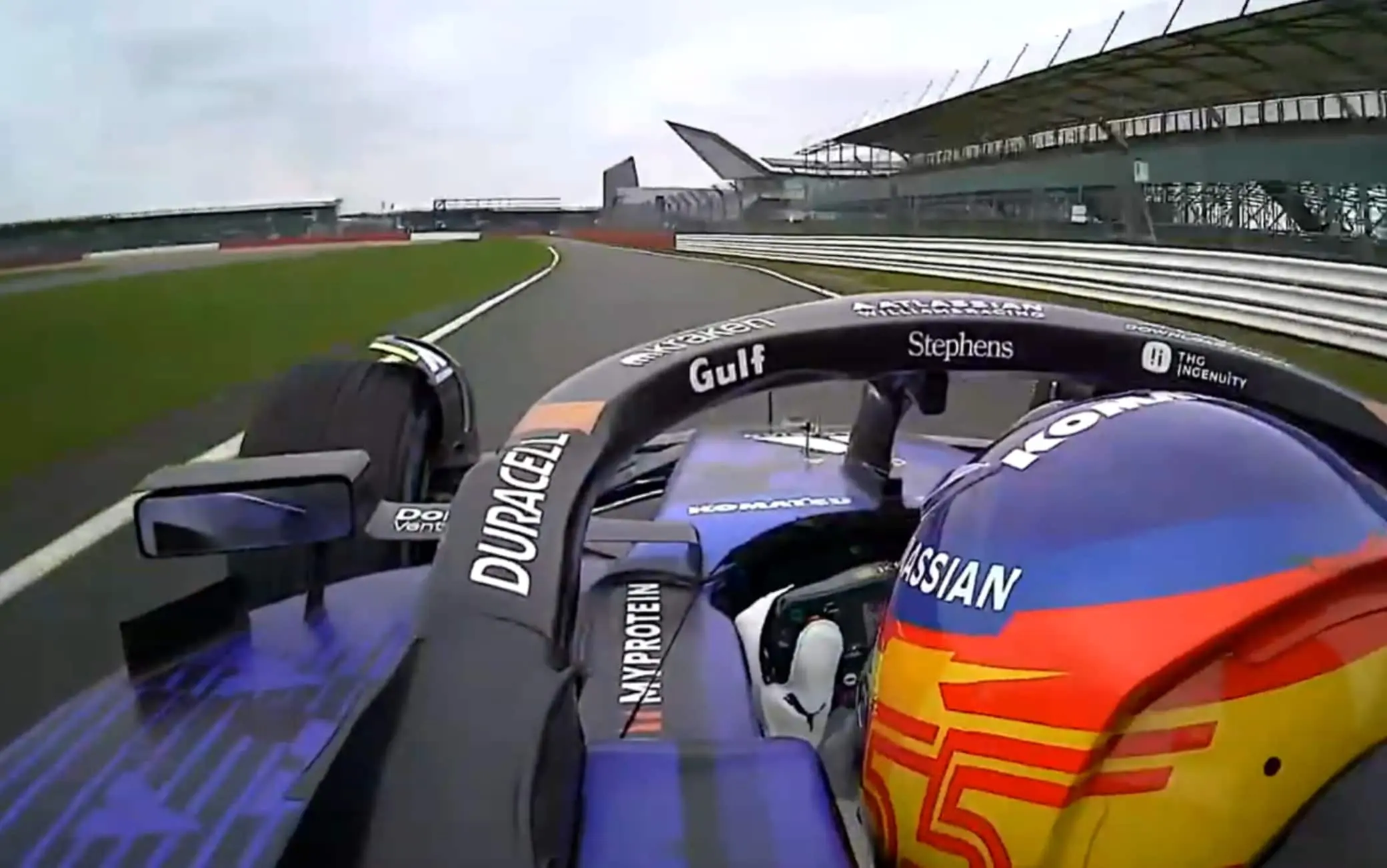 Guarda la Williams FW47: Sainz e Albon in gara emozionante