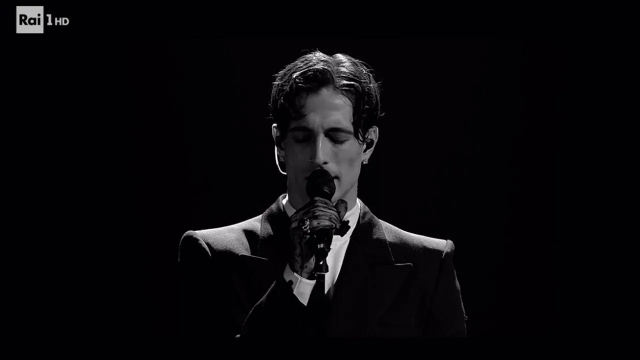 Sanremo: Damiano David incanta il pubblico in pura estasi