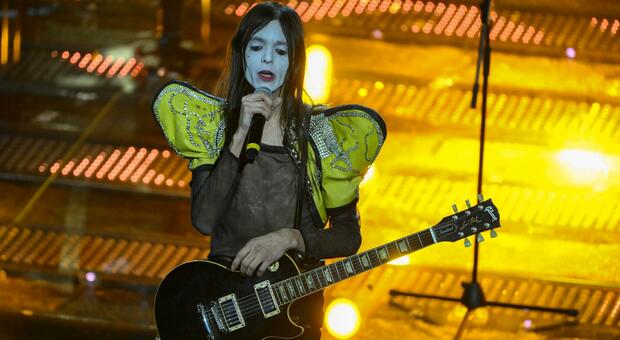 Lucio corsi, talento toscano protagonista a Sanremo 2025