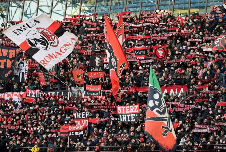 Il Milan ascolta i tifosi e sospende la vendita dei biglietti