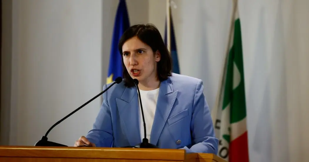 Elly Schlein dice no a Rearm Europe, i Socialisti si schierano favorevoli