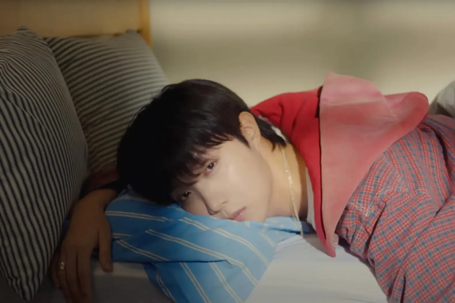 J-Hope rivela le sue dolci visioni nel teaser del nuovo brano
