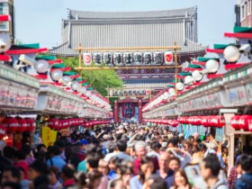 Il restauro delle tegole a Asakusa: ottant’anni di rinnovamento