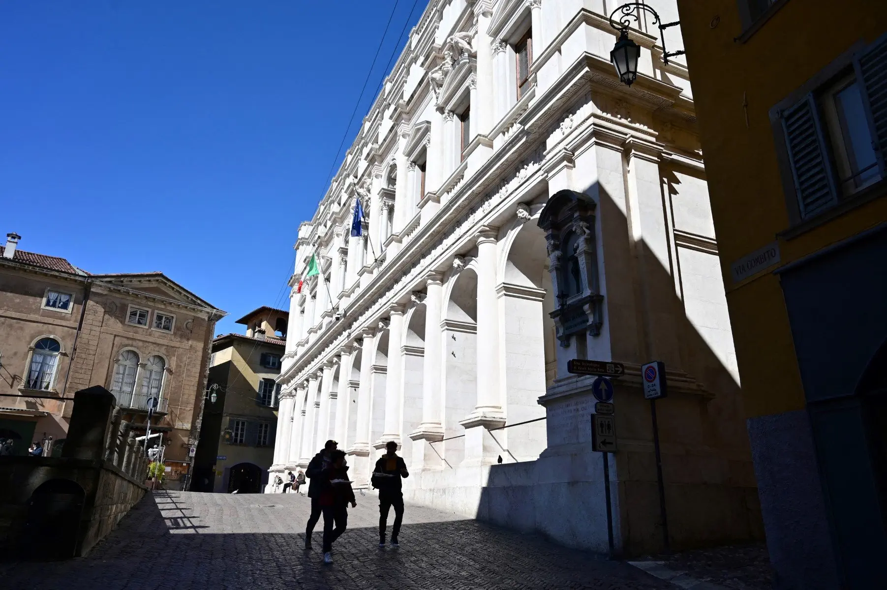 Cosa fare se smarrisci la carta di soggiorno in Italia?