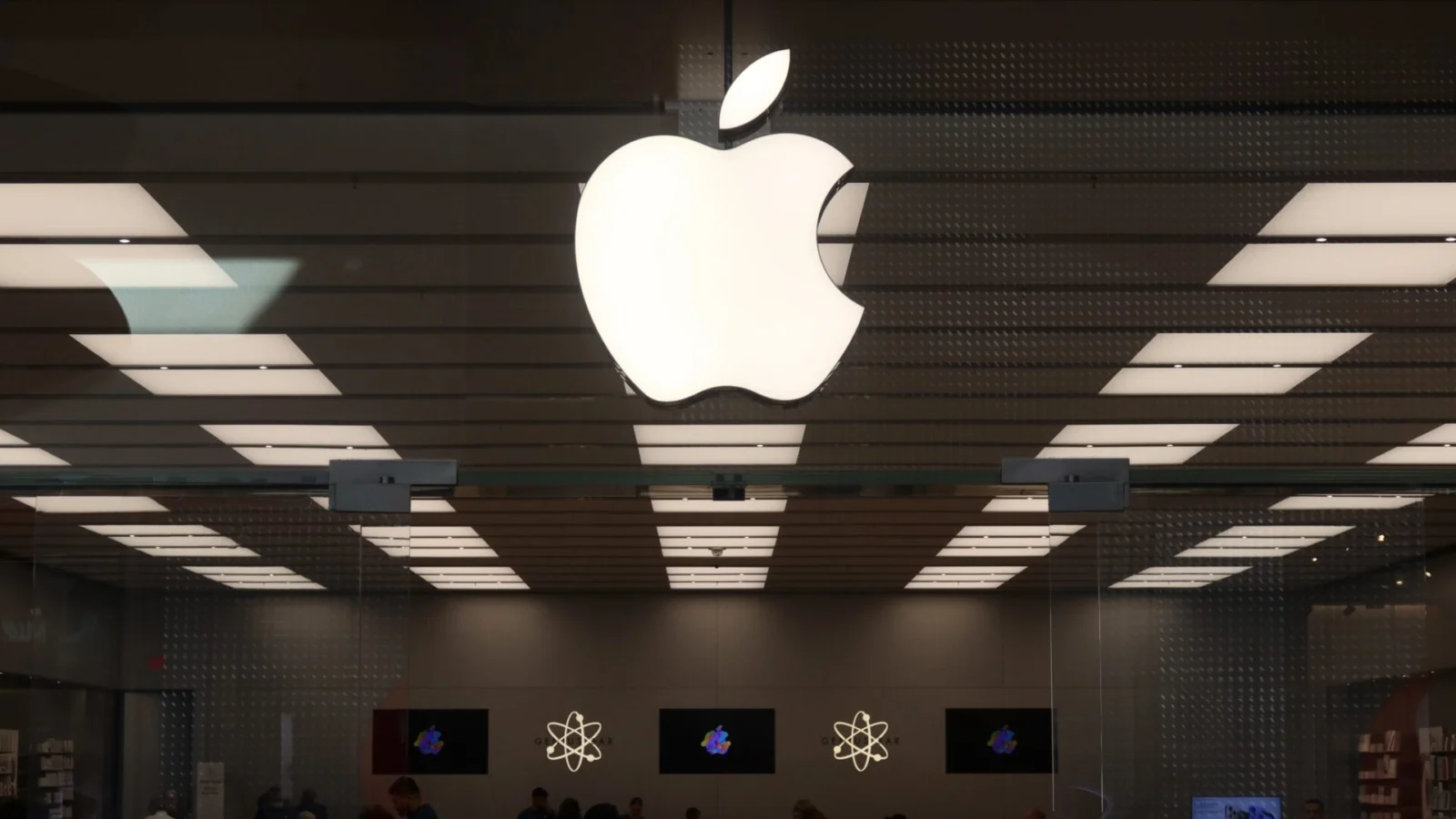 Apple svela il primo iPhone pieghevole: debutto nel 2026 a 2000 euro