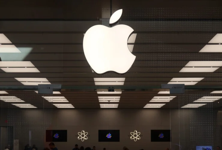 Apple svela il primo iPhone pieghevole: debutto nel 2026 a 2000 euro