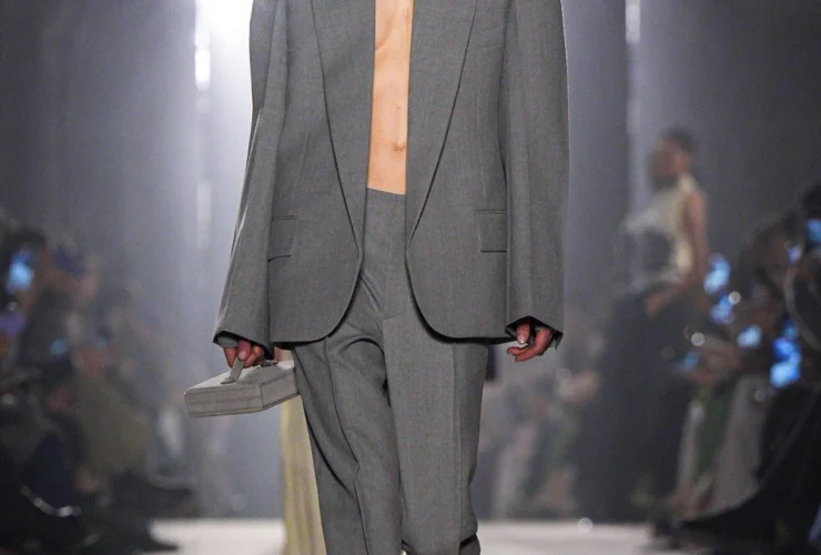 Victoria Beckham presenta la sua collezione autunno 2025 prêt-à-porter