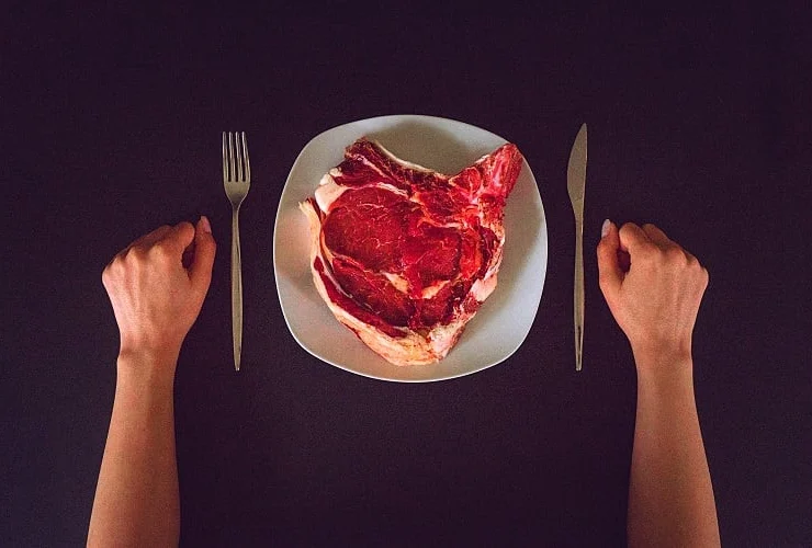 La carne è davvero troppo economica per il vegano? Analizziamolo