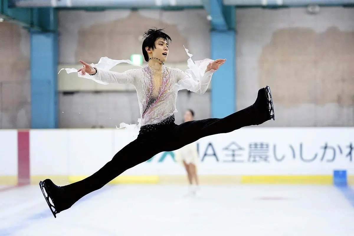 Yuzuru Hanyu incanta danzando sulle note di Kenshi Yonezu