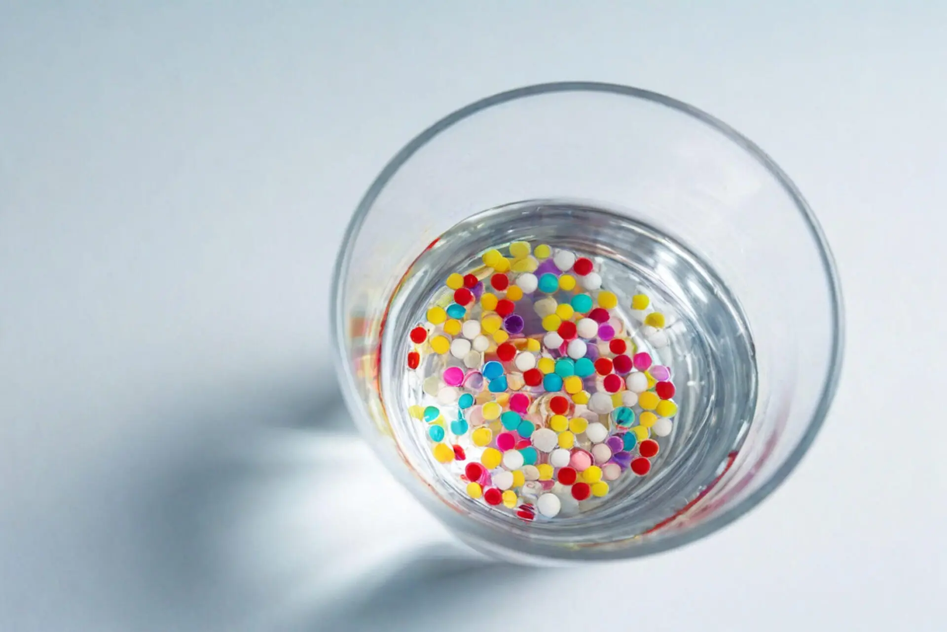Microplastiche nel cibo: come ridurre l’esposizione quotidiana