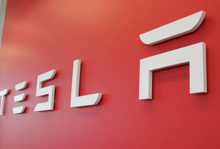 Tesla e le anomalie nelle richieste di rimborso dell’incentivo EV