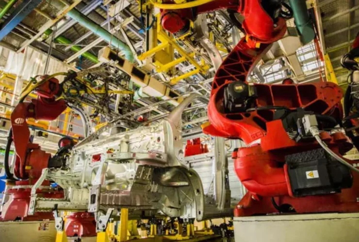 Aumento della produzione industriale in Germania grazie all’auto