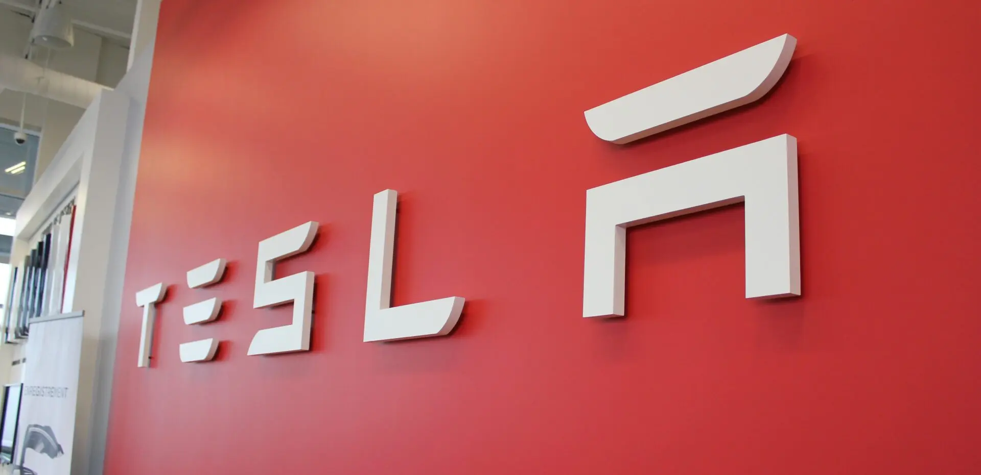 Tesla e l’impatto dei dazi: il 20% dei componenti dal Messico
