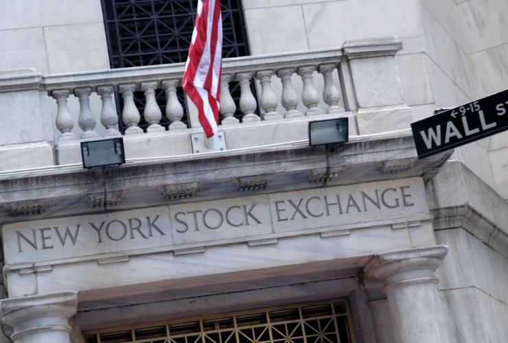 Borse in calo: Wall Street scivola per le difficoltà di Tesla