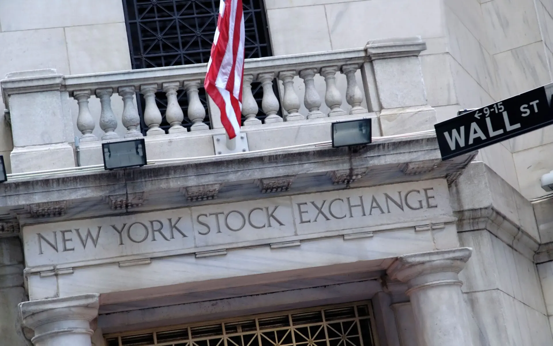 Borse in calo: Wall Street scivola per le difficoltà di Tesla