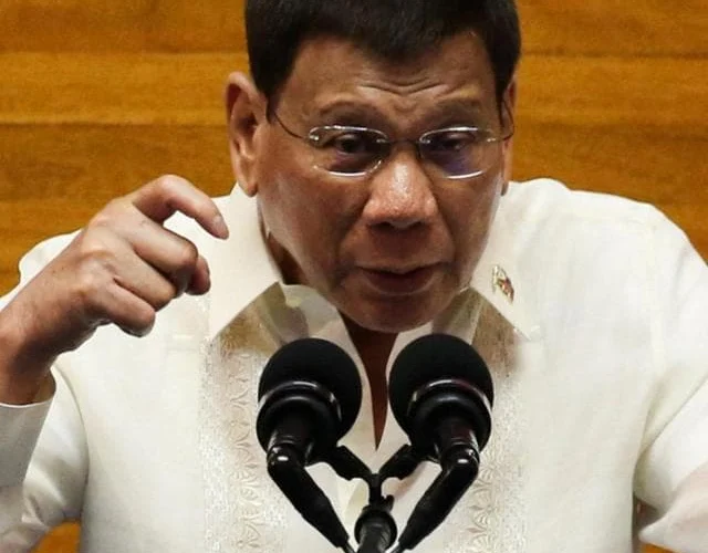 Rodrigo Duterte arrestato per crimini contro l’umanità in patria