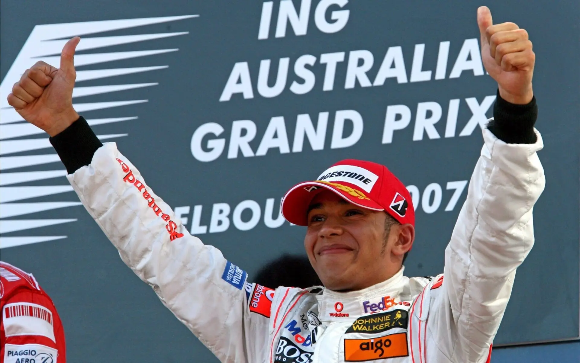 Il debutto dei piloti in Formula 1: Hamilton trionfa, Verstappen out