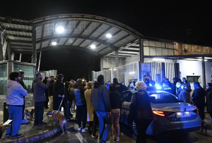 Terremoto a Napoli: Manfredi presenta il nuovo centro di accoglienza