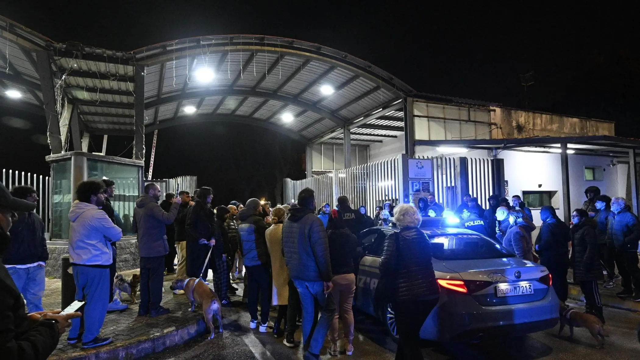Terremoto a Napoli: Manfredi presenta il nuovo centro di accoglienza