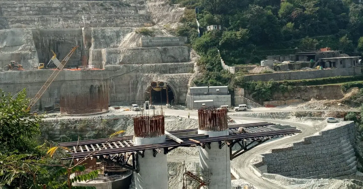 Due diaframmi completati: progresso per la ferrovia dell’Himalaya