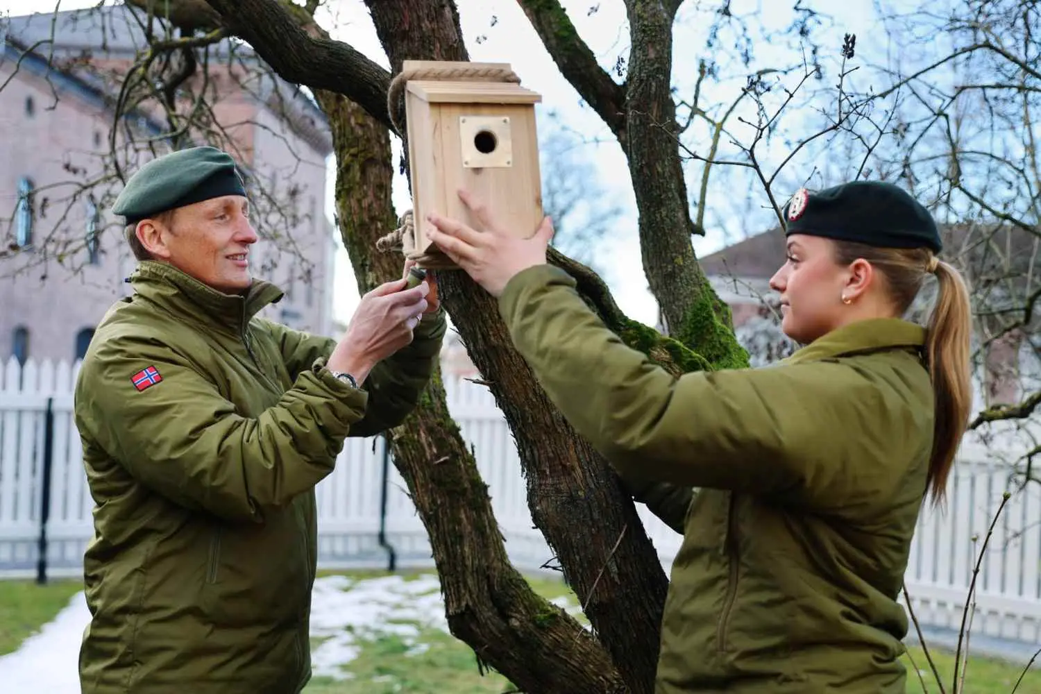 In Norvegia l’esercito costruisce nidi per gli uccelli