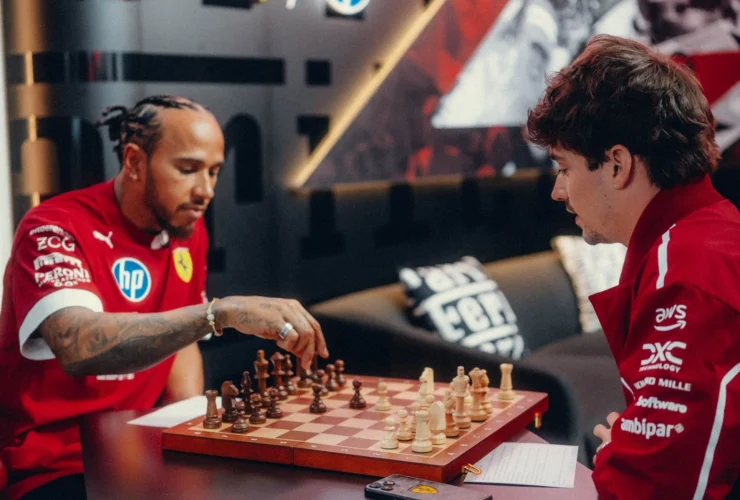 Ferrari, Hamilton e Leclerc: strategie di scacchi in pista