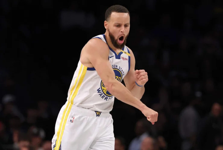 Steph Curry celebra 4000 triple: guarda il video esclusivo