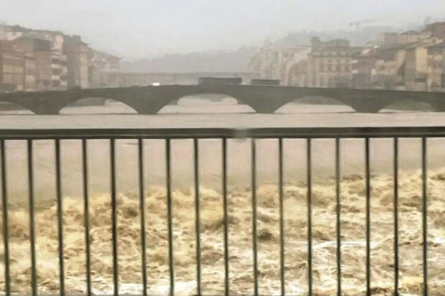 Esonda il torrente Rimaggio a Sesto Fiorentino: la situazione in Toscana