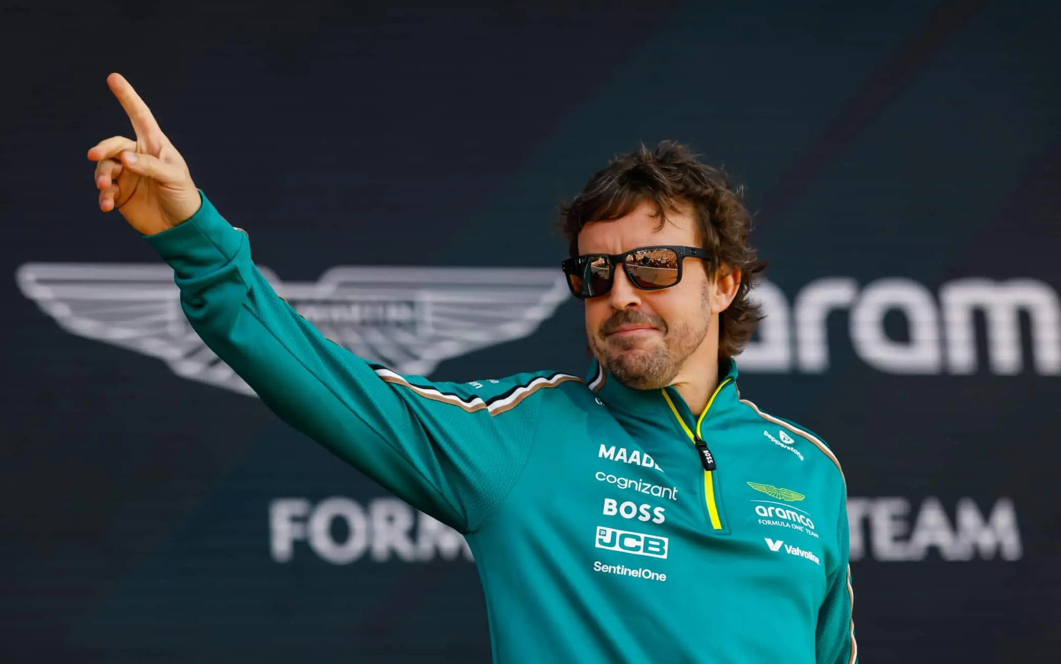 Alonso in testa: i piloti di F1 2025 con più gare all’attivo