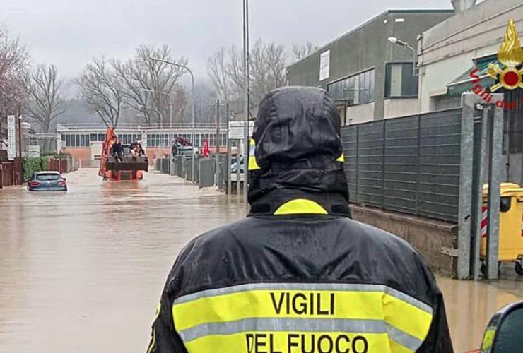 Evacuazioni in corso per isolamenti in 14 comuni fiorentini