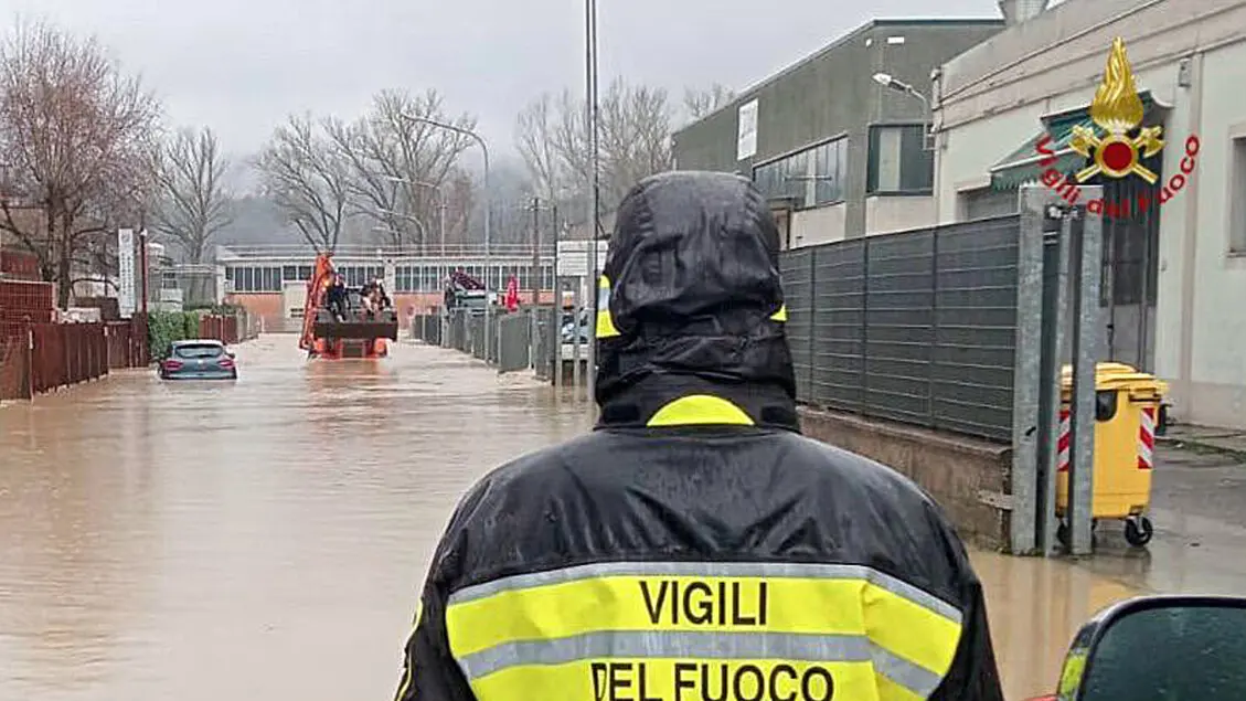 Evacuazioni in corso per isolamenti in 14 comuni fiorentini