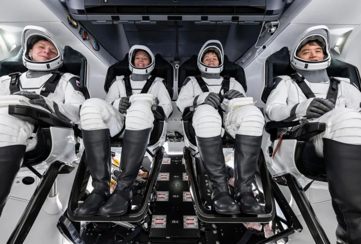 Gli astronauti di Crew-10 approdano alla ISS, il rientro si avvicina