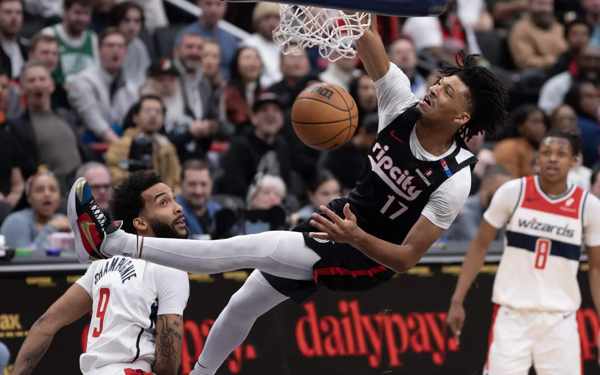 Matisse Thybulle fa il suo ritorno in NBA con una stoppata iconica