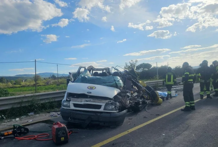 Incidente mortale a Siracusa: tre vittime e sette feriti