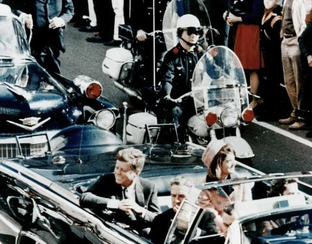 Trump svela in anteprima 80mila documenti su JFK e la sua eredità