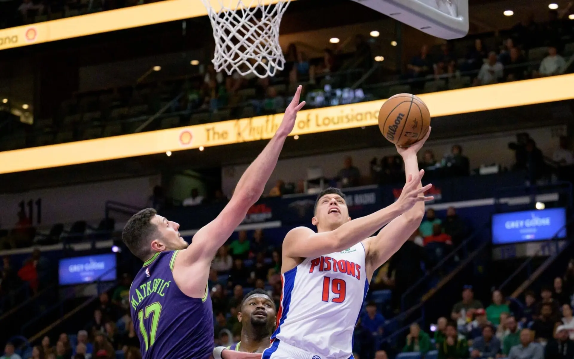 Denver sorprende Golden State con astuzia, Reaves guida i Lakers
