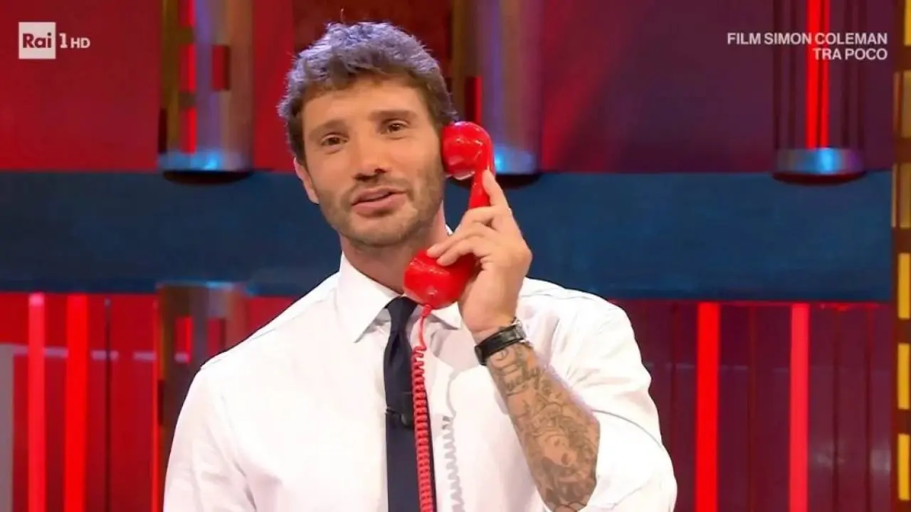 Affari tuoi: i segreti del programma Rai svelati da Striscia la Notizia