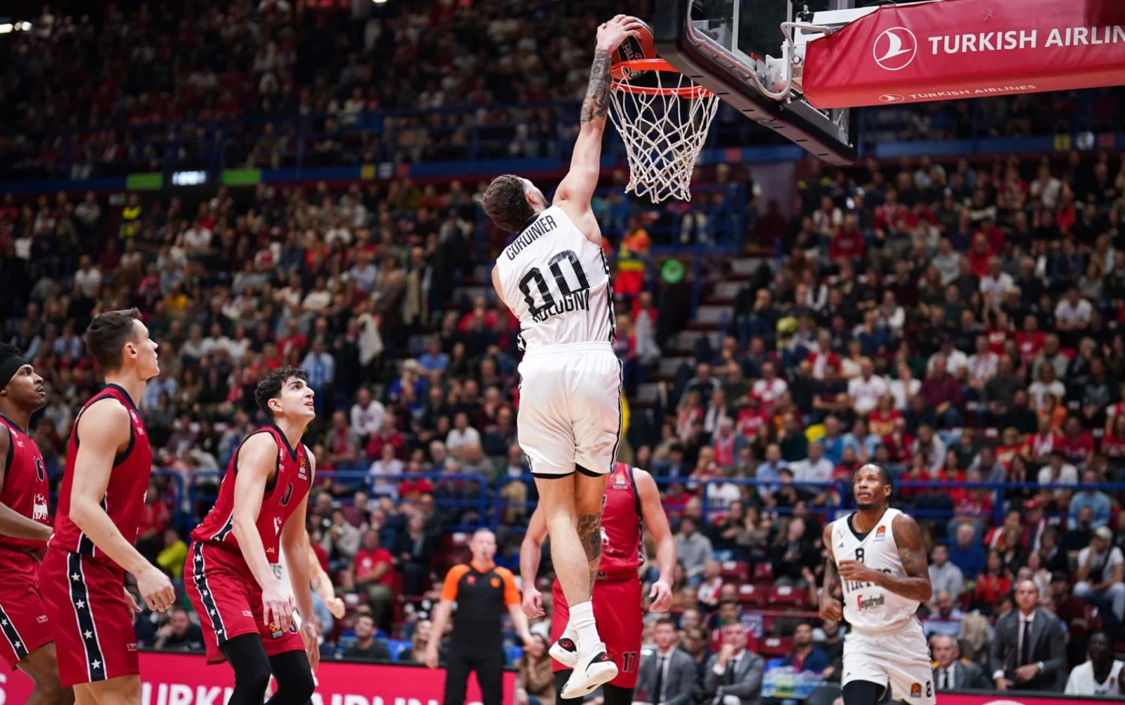 Paris supera l’Olimpia Milano: momenti salienti della sfida Eurolega