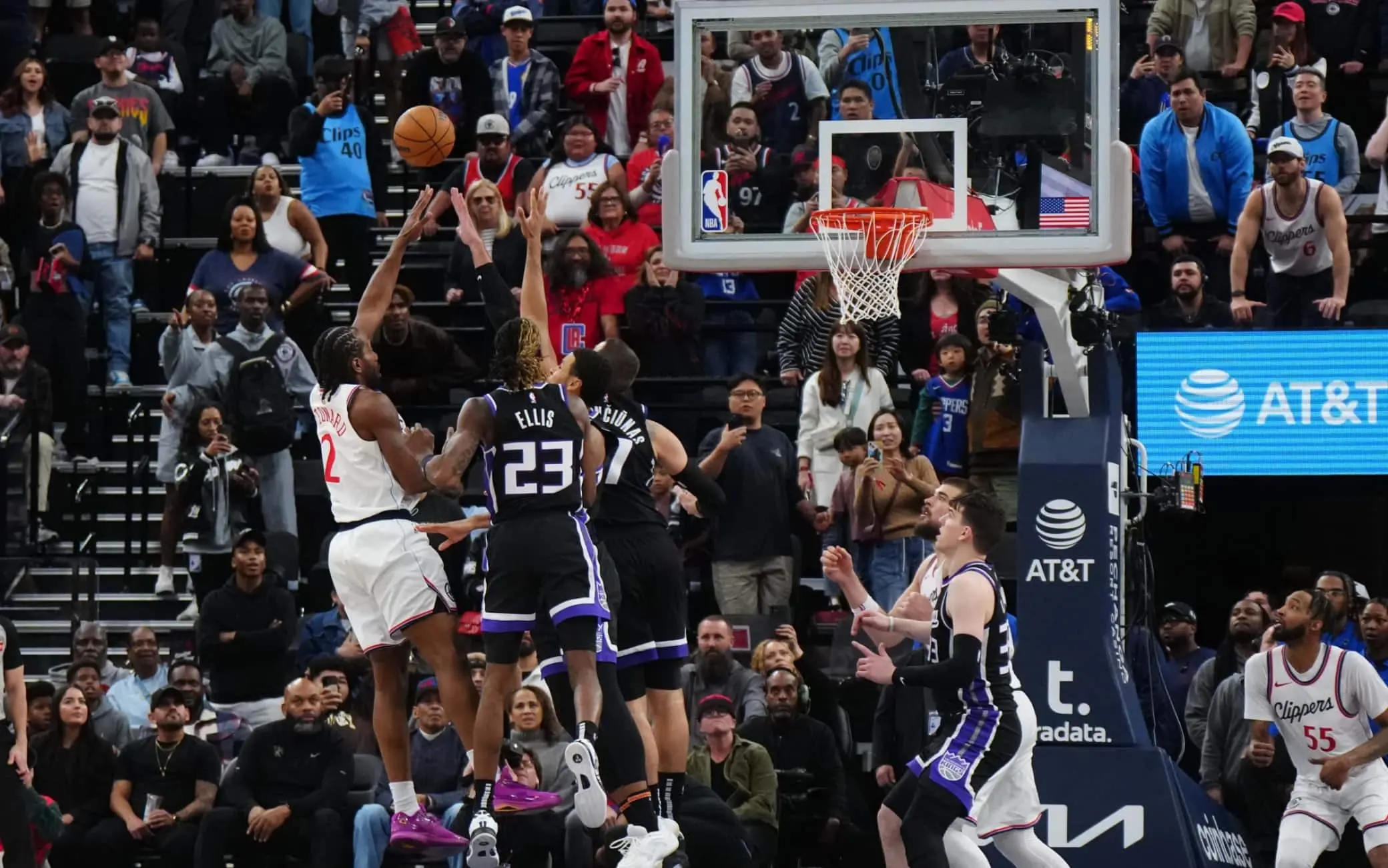 Zubac festeggia 28 anni con un’impresa: 28 punti e 20 rimbalzi