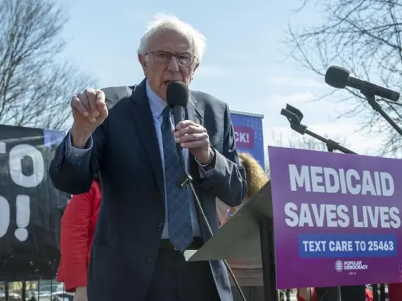 I licenziamenti all’FTC di Trump spingono i democratici verso Sanders
