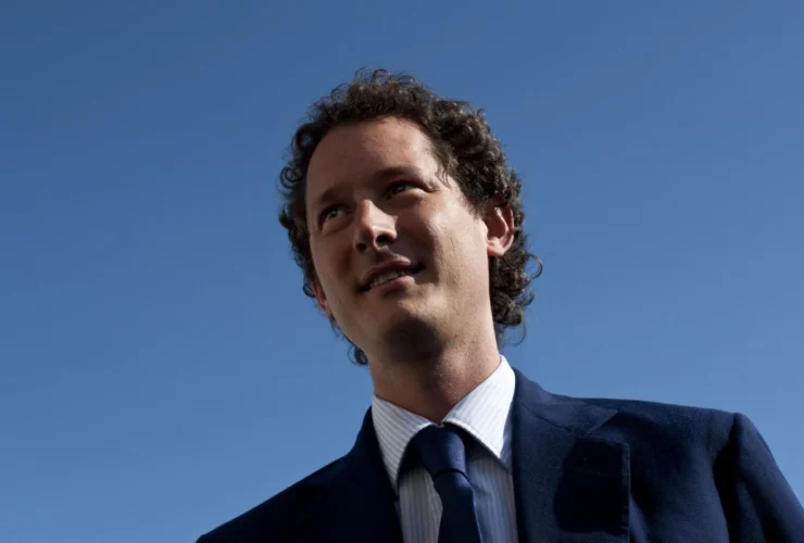 Stellantis e Elkann: il piano tra sfide parlamentari e cinesi