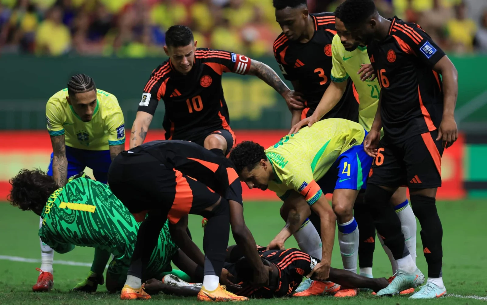 Alisson torna a Liverpool dopo il meeting con Sánchez in Colombia
