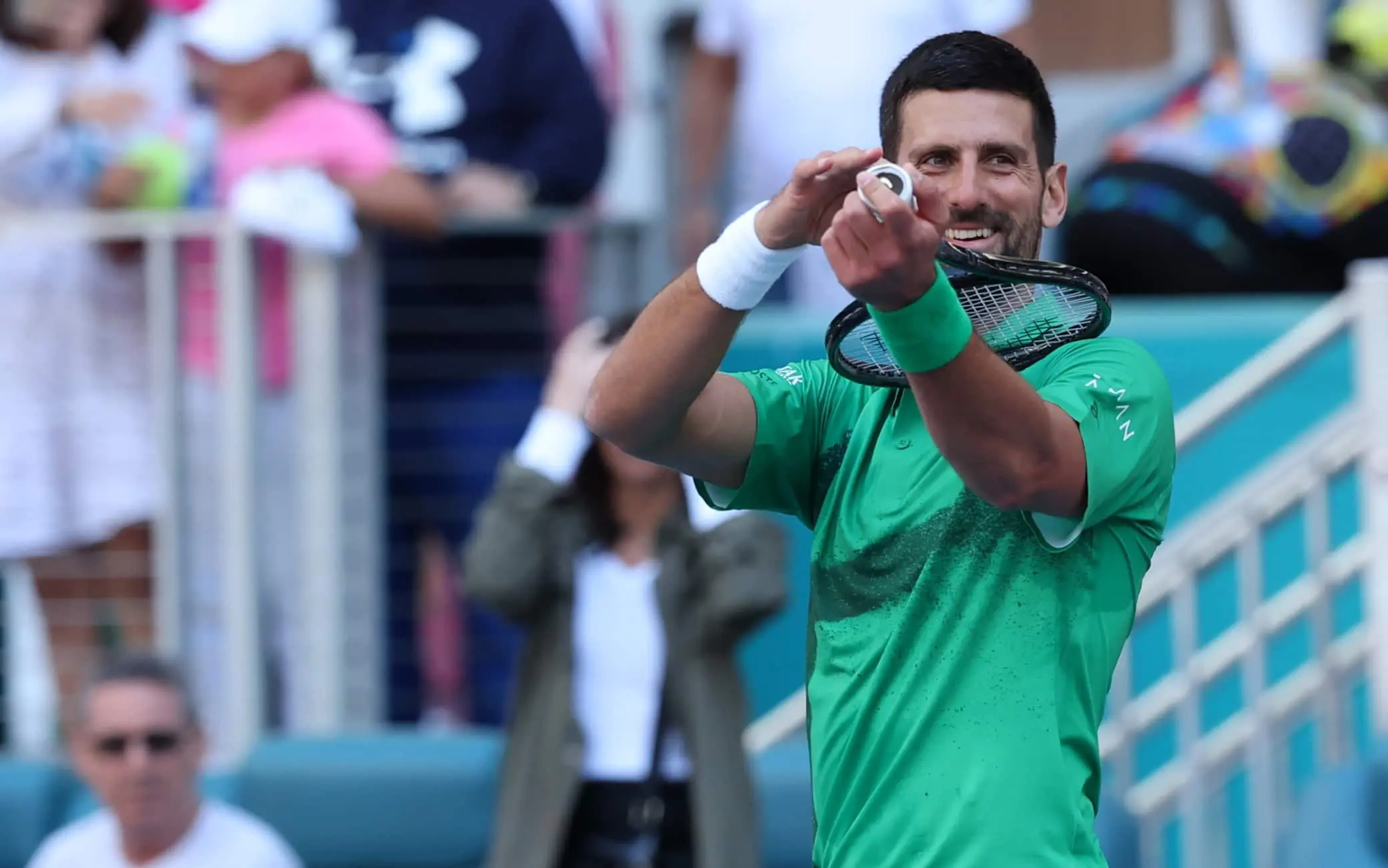 Djokovic trionfa a Miami, Medvedev e Kyrgios fuori dai giochi