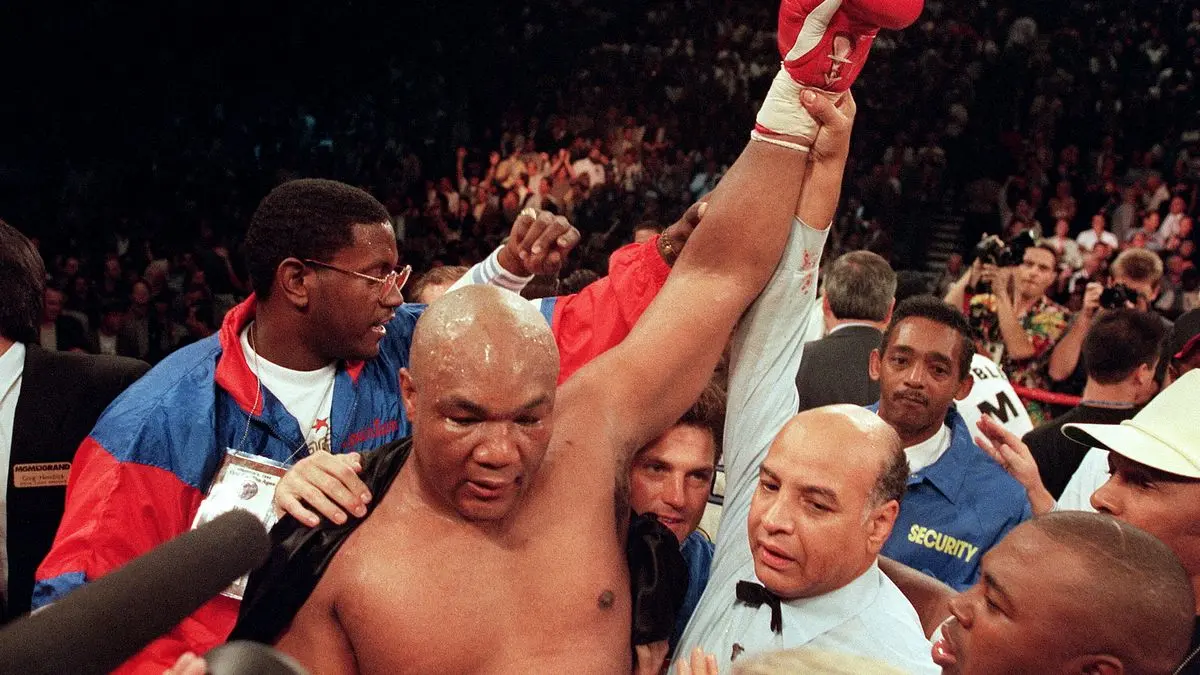 George Foreman, icona della boxe, ci ha lasciato a 76 anni