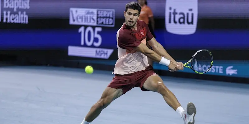 Alcaraz eliminato a Miami, Sinner conquista il turno successivo