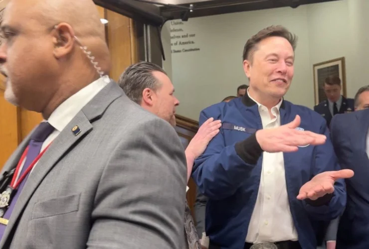 I dilemmi di Elon Musk e il richiamo ai dipendenti Tesla