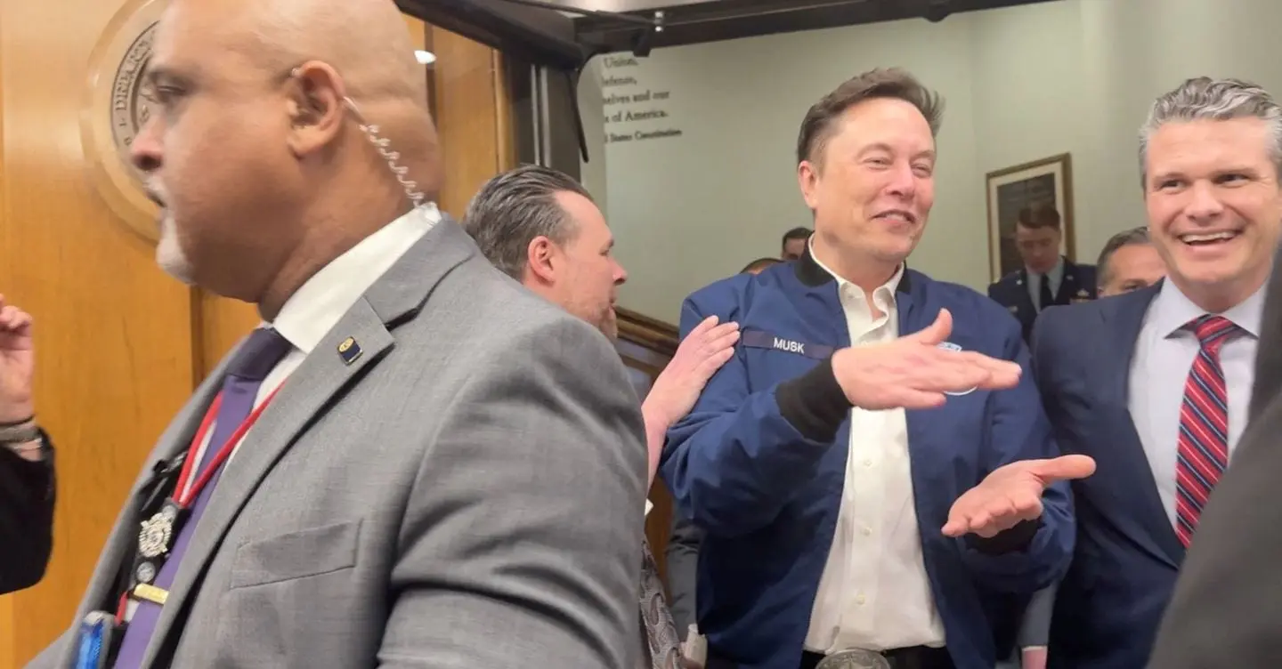 I dilemmi di Elon Musk e il richiamo ai dipendenti Tesla