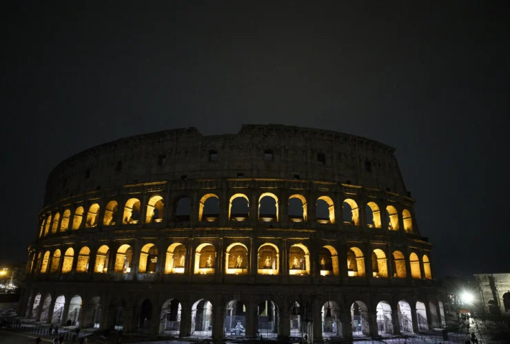 Torna l’Earth Hour: il Colosseo e San Pietro spengono le luci